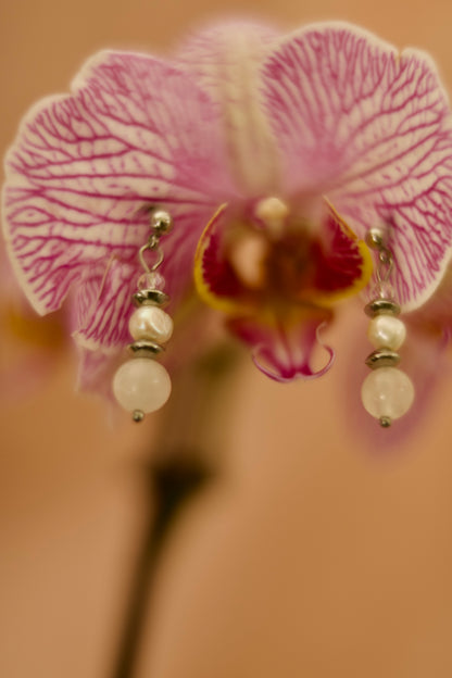 Boucles Auréa · Perles d'eau douce & quartz blanc · Boucles femme délicates